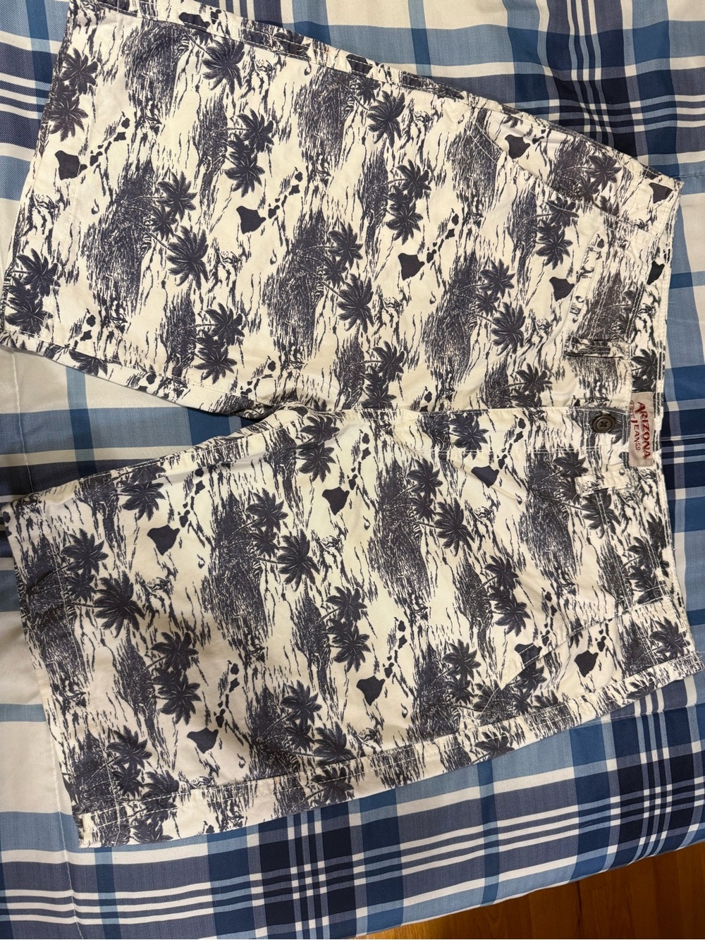 Arizona Jean Company White and Navy Palm Print Men’s Shorts